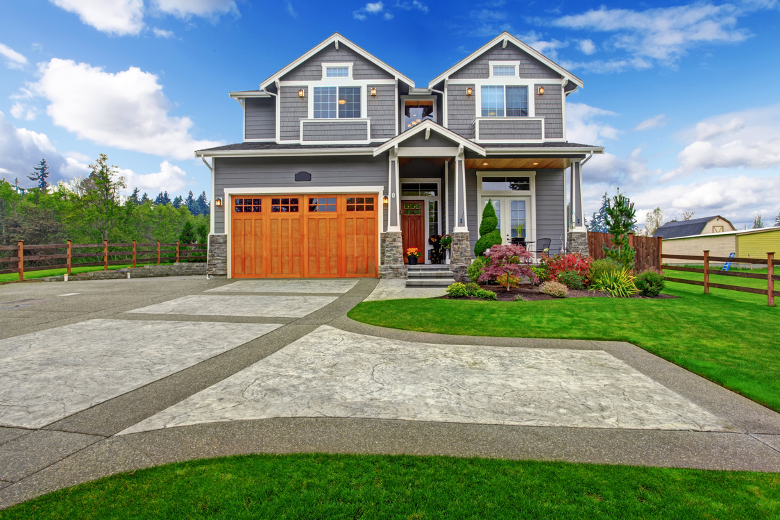 House exterior with curb appeal